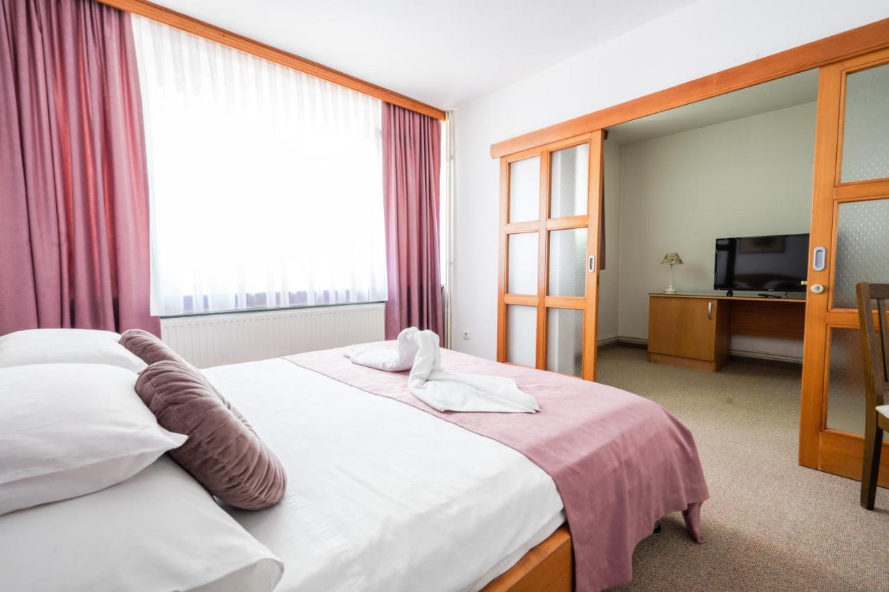 Park Hotel Bihać Buitenkant foto