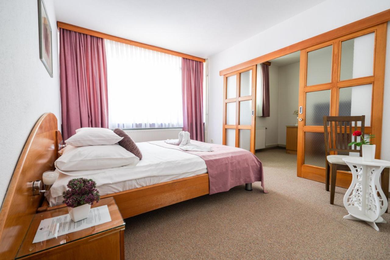 Park Hotel Bihać Buitenkant foto