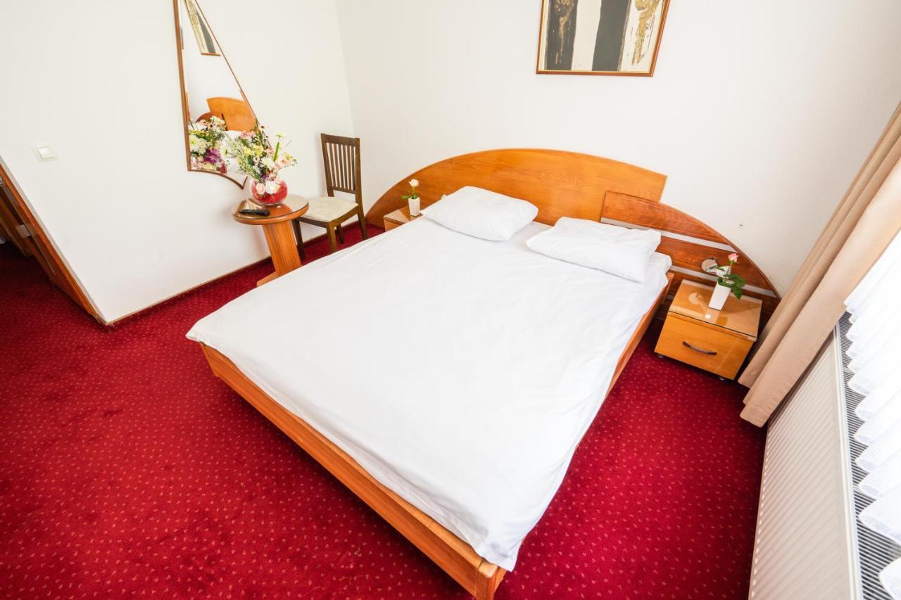 Park Hotel Bihać Buitenkant foto