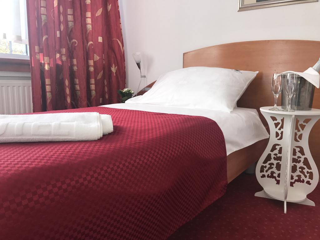 Park Hotel Bihać Buitenkant foto