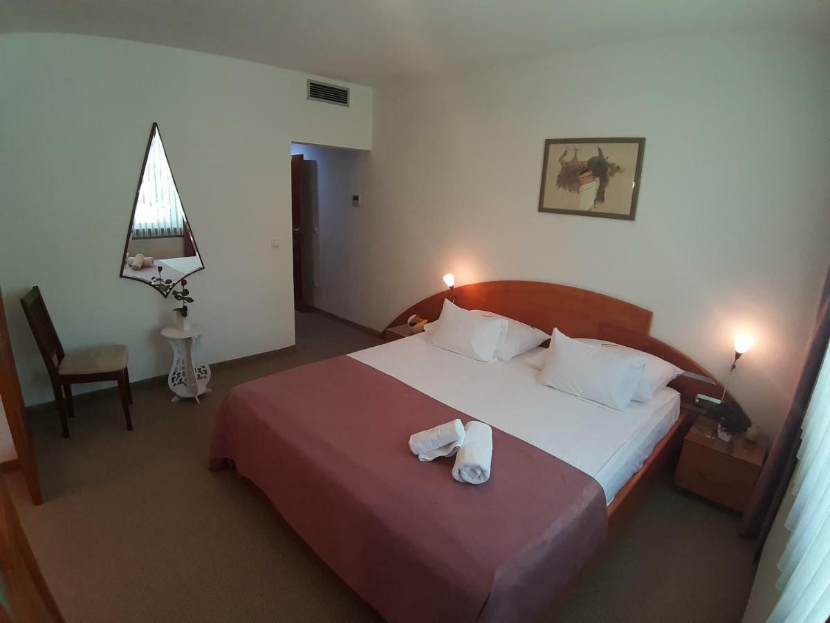 Park Hotel Bihać Buitenkant foto